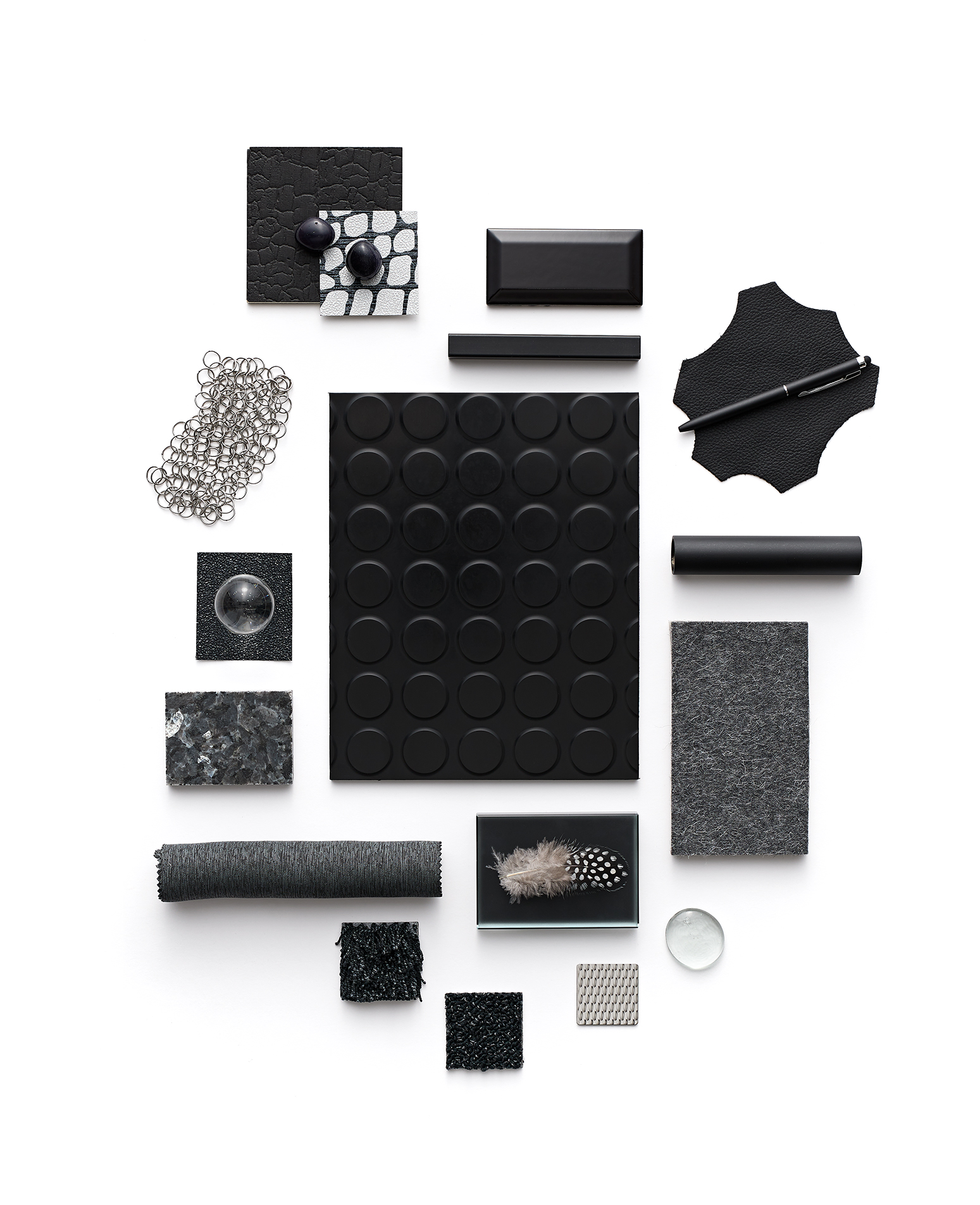 Collage mit schwarzem nora Noppenboden