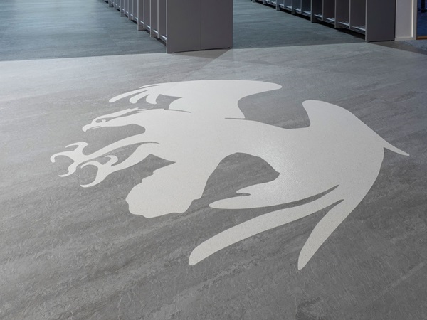 Bird of prey as an inlay in a school flooring (anthracite norament arago)