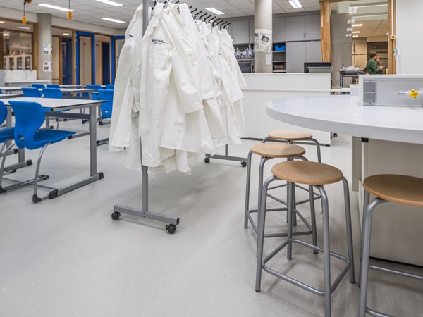 Reference project for nora floorings Frits-Philips-Lyceum Eindhoven